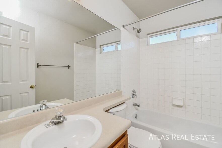 Building Photo - 1094 Clogger Ln