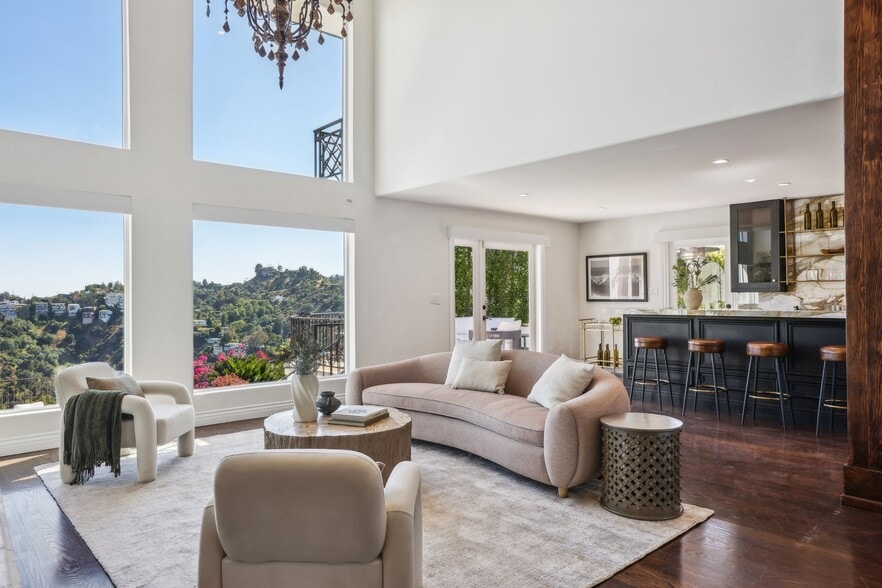 Building Photo - 2411 Mount Olympus Dr