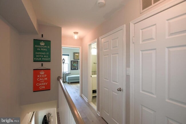 Building Photo - 332 S Alfred St