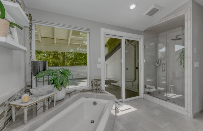 Building Photo - Modern 3-Bedroom Waterfront Escape – River...