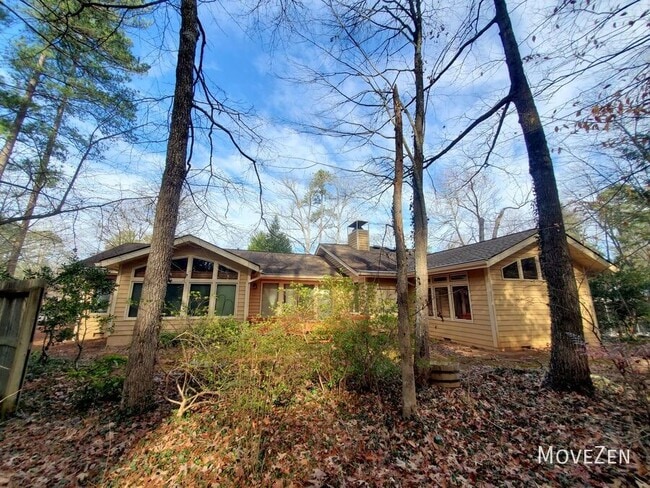 Building Photo - 2323 Ridgefield Dr