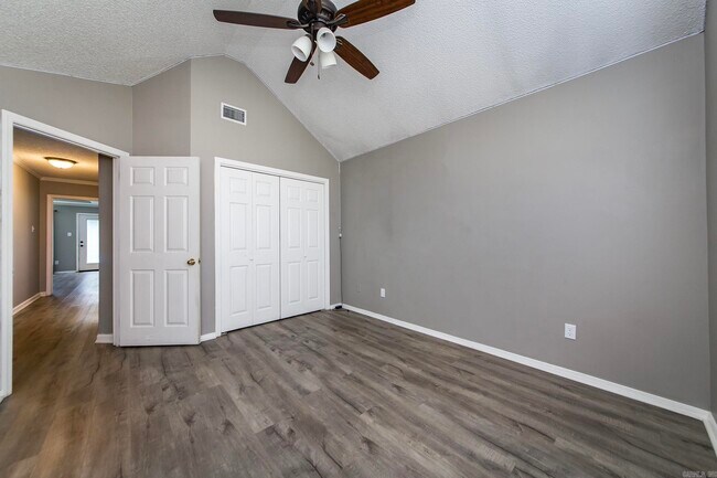 Building Photo - 216 Chantilly Cir