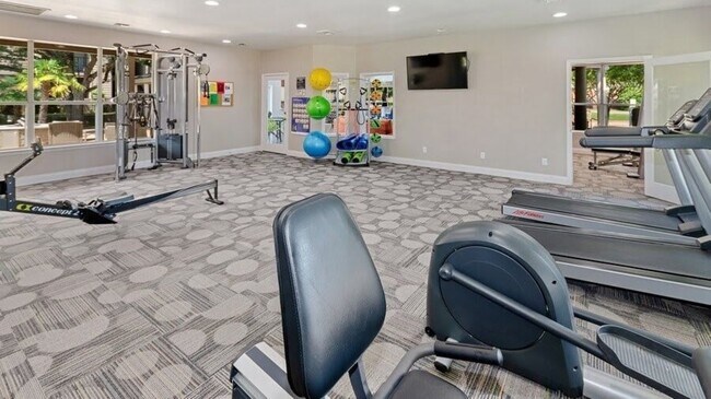 Building Photo - 2301 Pebble Vale Dr