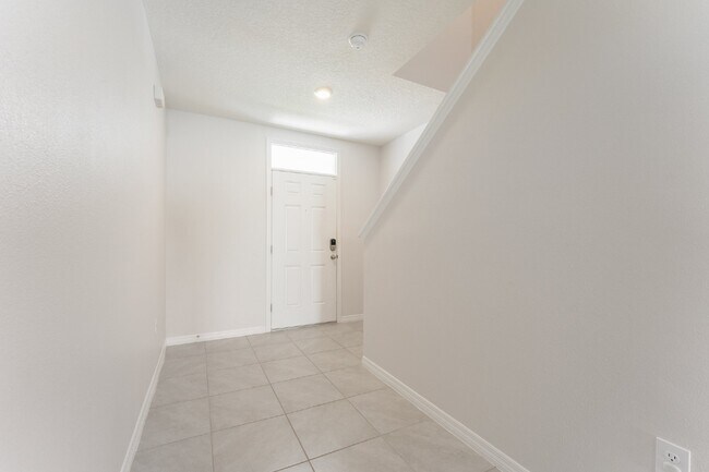 Building Photo - "Spacious 5-Bed Oasis located in SouthShore Bay!