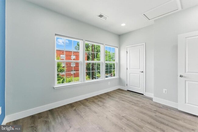 Building Photo - 1111 Trenton Pl SE