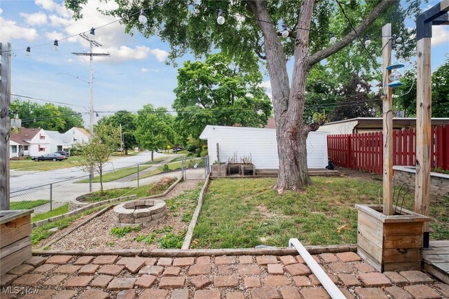 Building Photo - 18201 Maple Heights Blvd