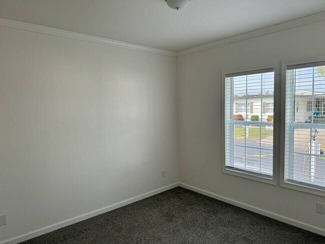 Building Photo - 1283 Jamestown Dr