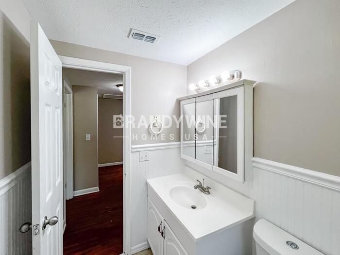 Building Photo - 1001 Fields Rd