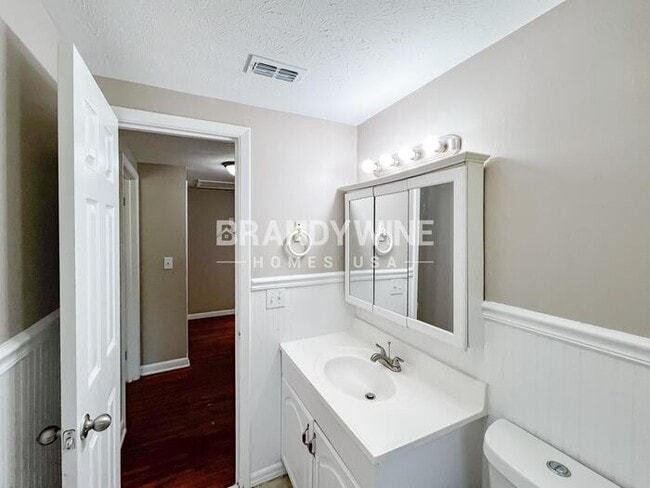 Building Photo - 1001 Fields Rd