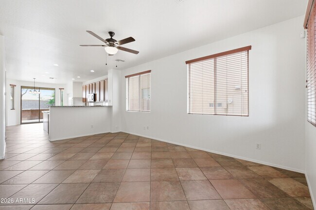 Building Photo - 4157 E Santa Fe Ln