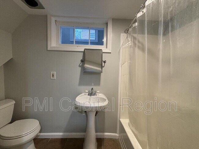 Building Photo - 8901 Seneca Ln