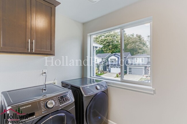 Building Photo - Amaizing 5-Bedroom, with Pergola! Move in special $300 off first month rent*** NEW PRICE at $2,750!