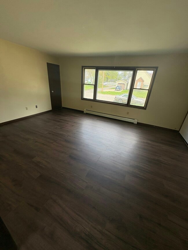 Building Photo - 405 Forest Ave