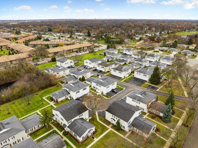 Building Photo - 1481 Quaker Ln