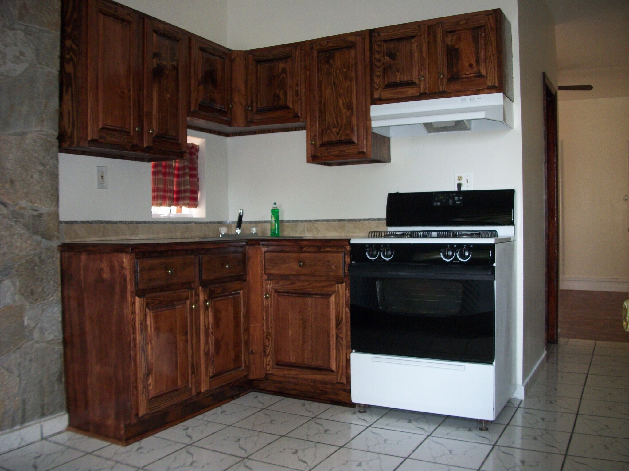 Building Photo - 371 Dover St