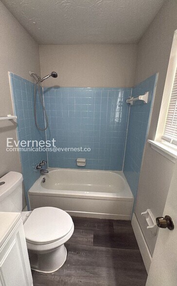 Building Photo - 596 Crestmont Ct