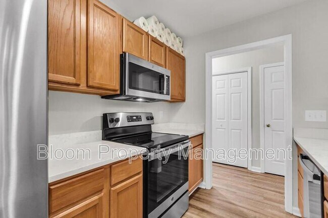 Building Photo - 9281 Ayscough Rd