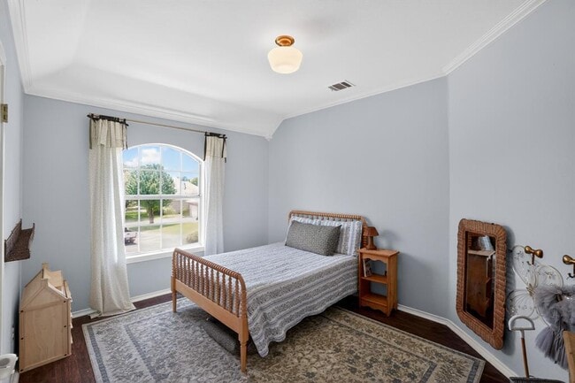 Building Photo - 300 N Carriage Hills Dr