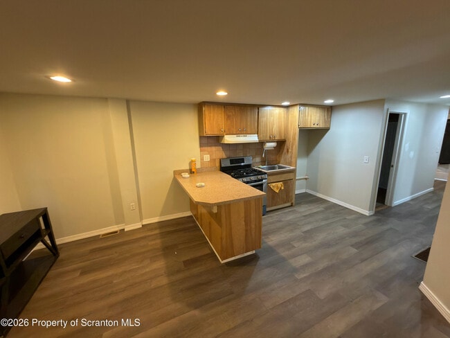 Building Photo - 1043 Main St