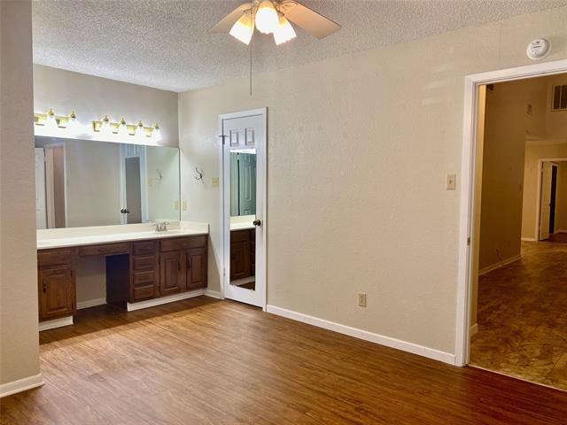 Building Photo - 3832 Crossroads Dr
