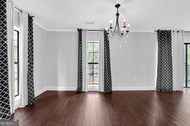 Building Photo - 1104 Pine Heights Dr NE