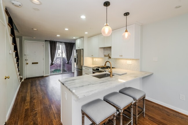 Building Photo - 847 3rd St SW