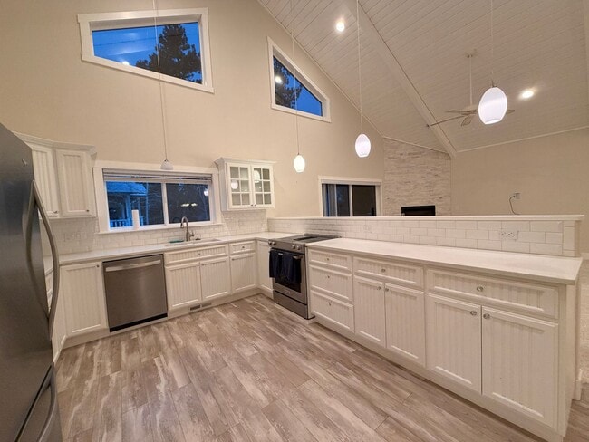 Building Photo - Dual Primary Suite's. 2 Bedroom / 2.5 Bathroom Single Level Home in NE Bend