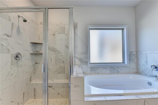 Building Photo - 1721 Silver Crst Wy