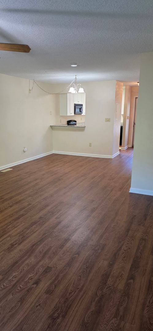 Building Photo - Ideal Living: Beautifully Designed 2 Bedro...