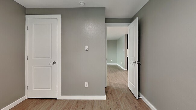 Building Photo - 1105 S Woodlawn St