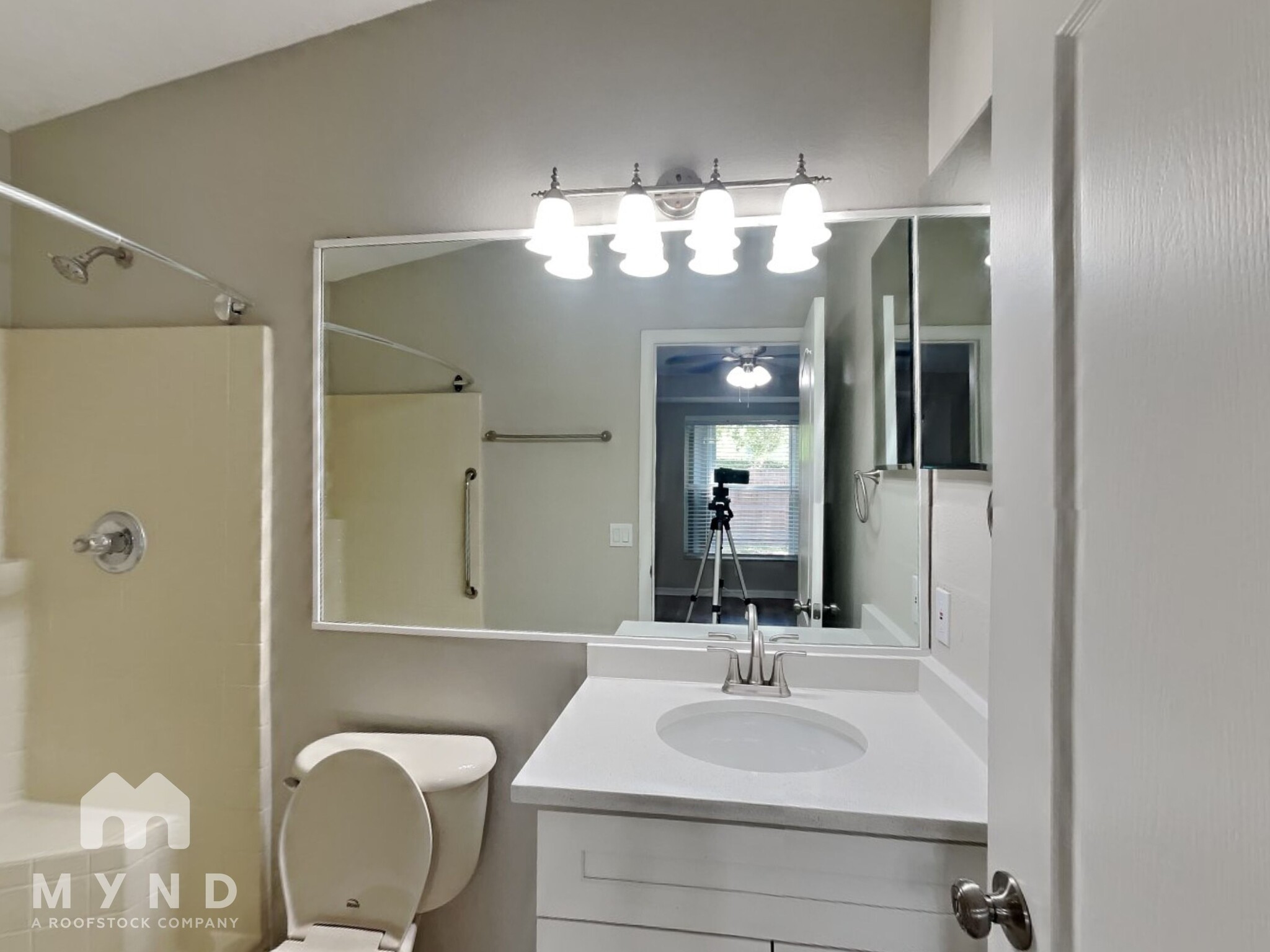 Building Photo - 18012 Birdwater Dr