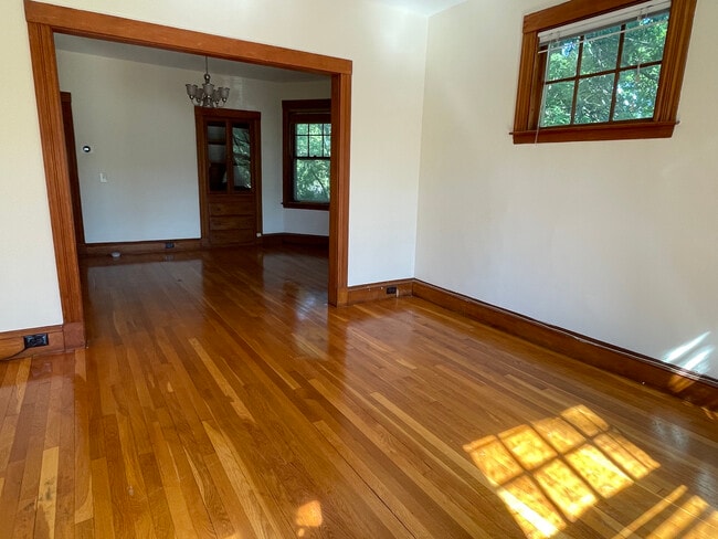 Building Photo - 111 Russett Rd