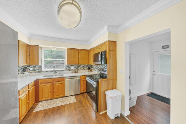 Building Photo - 1350 Riverside Cir