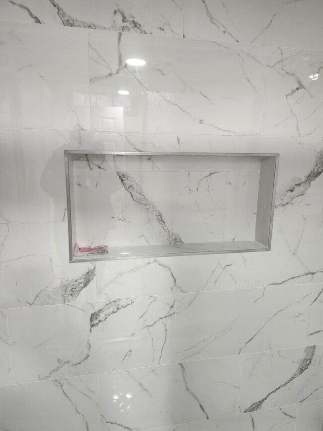 Building Photo - Single family home in great neighborhood!