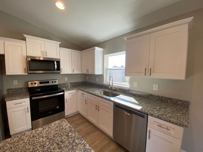 Building Photo - *** COMING SOON NOT AVAILABLE FOR SHOW UNIT MID APRIL....3/2/2 Silver Spring Shores **Won't Last***