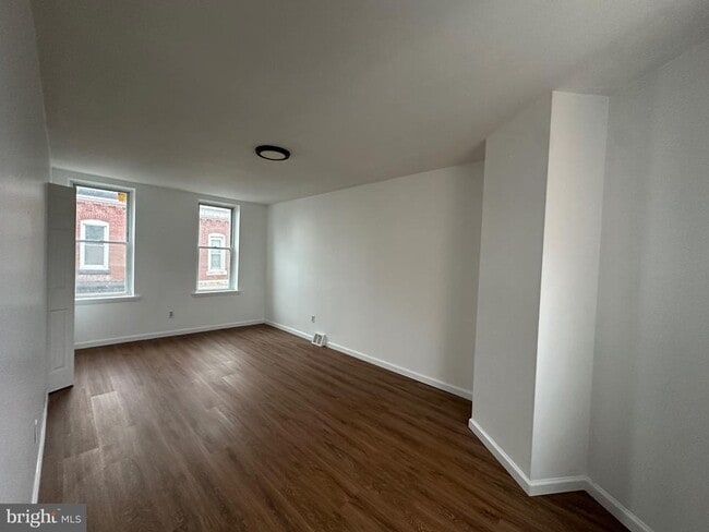 Building Photo - 1483 N Wilton St