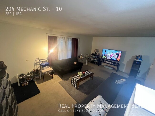 Building Photo - Lebanon 2BR 1BR $1750 plus utilities