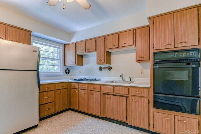 Building Photo - 11 Hudson Bluff Dr
