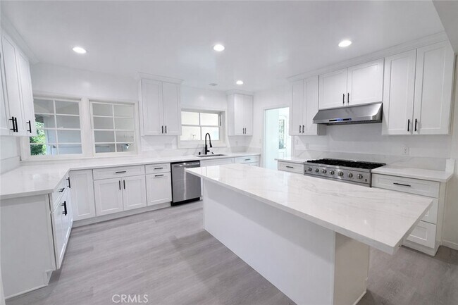 Building Photo - 18 Woodland Ln