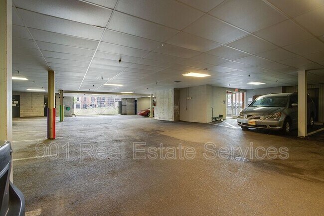 Building Photo - 426 N Front St