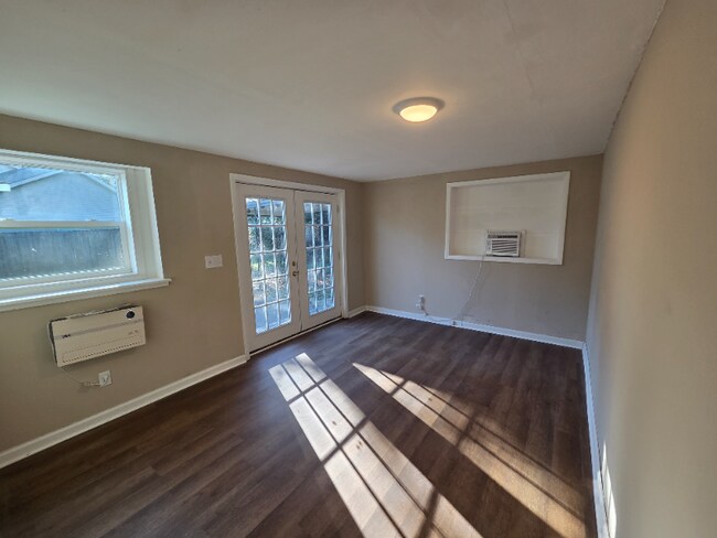 Building Photo - 2422-2424-2424 Tinnell Ct