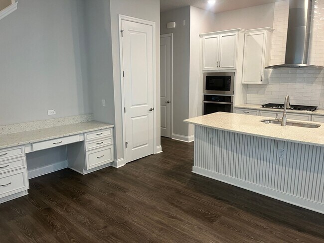 Building Photo - Welcome to this beautiful home located in the desirable Lake Mary