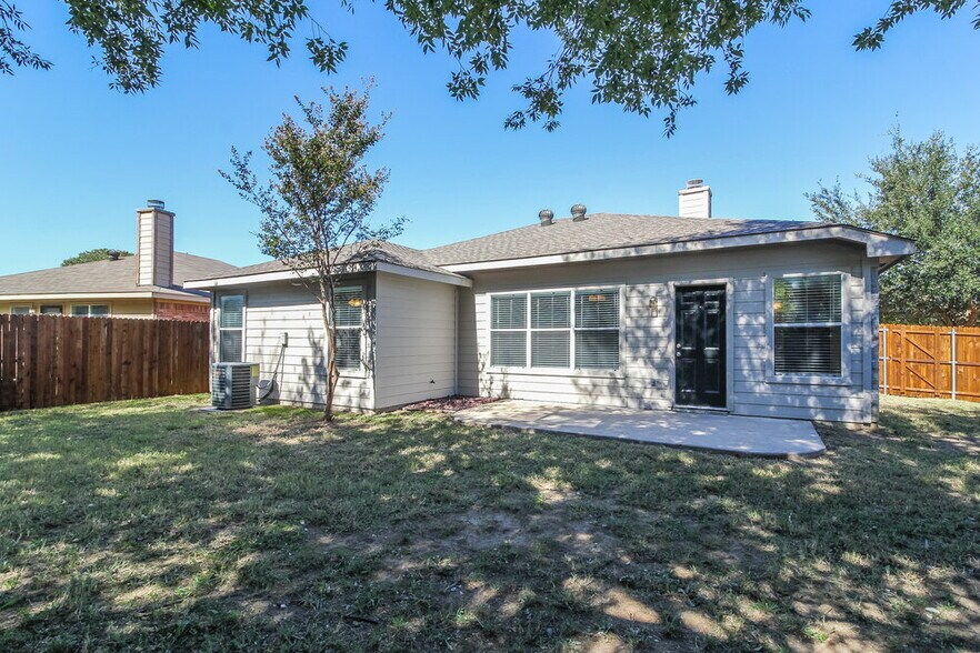Building Photo - 1124 Sandalwood Dr