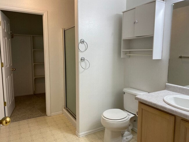 Building Photo - 2 Bed 2 Bath Townhome