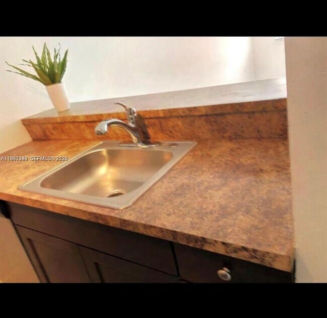 Building Photo - 1225 NE 124th St