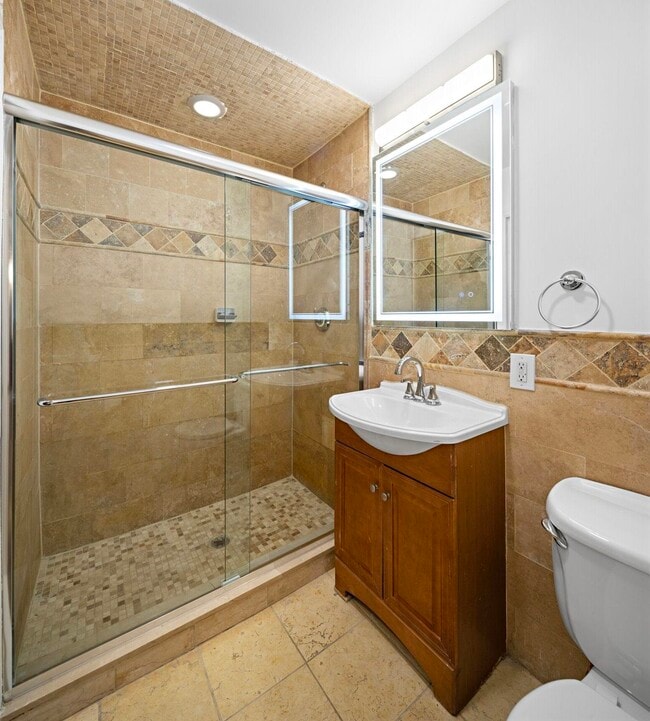 Building Photo - 556 1st St