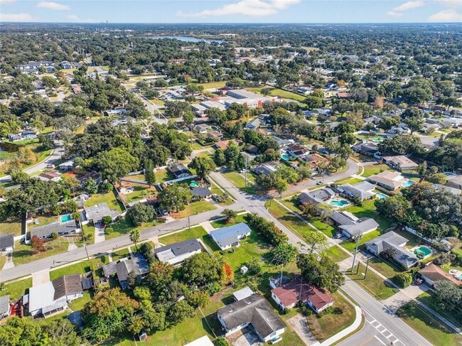 Building Photo - 3034 Touraine Ave