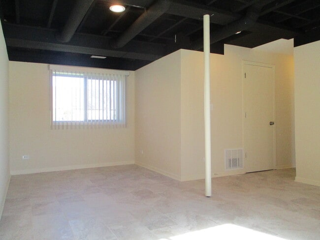 Building Photo - 514 Iona Ln