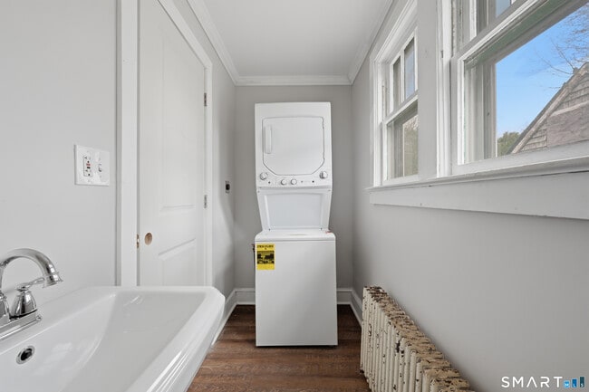 Building Photo - 45 Dunham St