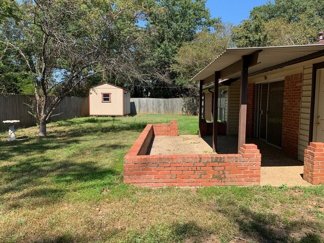 Building Photo - South Tyler! Lovely 3 Bedroom, 2 Bath Home...